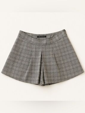 Zara plaid pleated shorts S